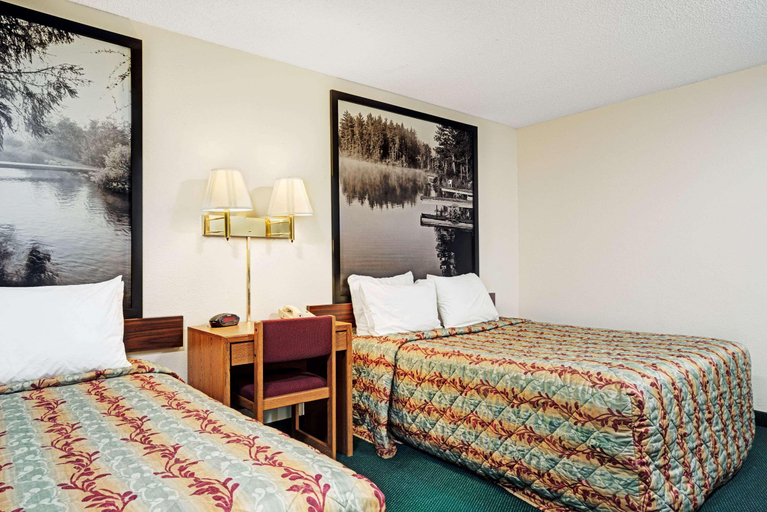 Bedroom 3, Super 8 by Wyndham Rogers Minnesota, Hennepin