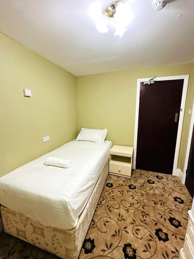 Bedroom 3, The Queens Road Hotel, Isle of Wight