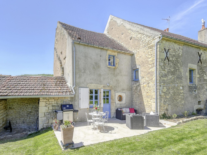 Others 4, Farmhouse in Talon with Scenic Views, Nièvre
