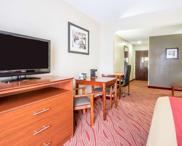Bedroom 3, Comfort Inn Poplar Bluff North, Butler