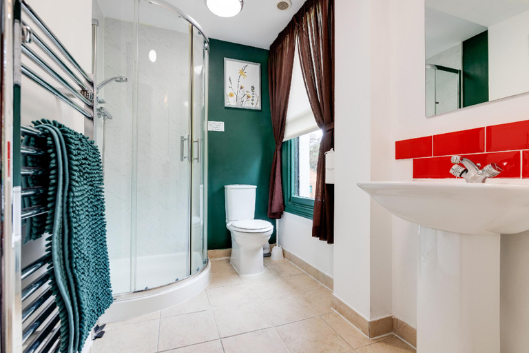 Bathroom, Old Rose and Crown Hotel, Worcestershire
