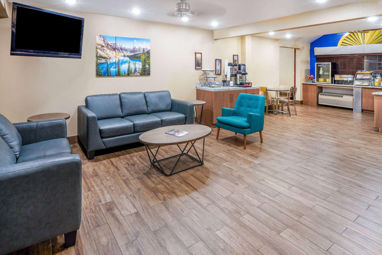 Public Area 2, Days Inn & Suites by Wyndham Greeley, Weld