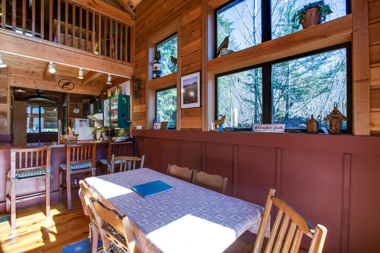 Food & Drinks 3, 44MBR - Hot Tub- Pets Ok - WiFi - BBQ - Sleeps 6, Whatcom
