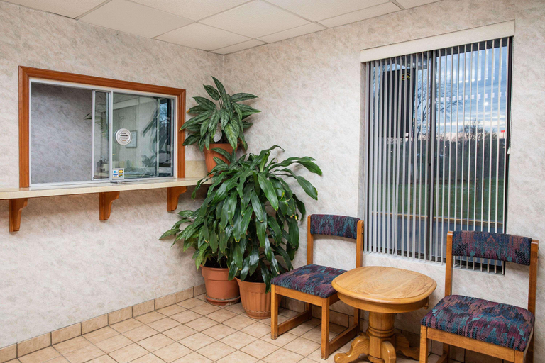 Public Area 2, Super 8 by Wyndham Burlington NC, Alamance