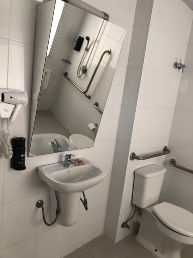 Bathroom 4, ibis budget Piracicaba, Piracicaba