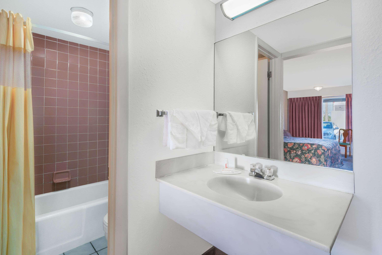 Bathroom 4, Days Inn by Wyndham Mt. Sterling, Montgomery