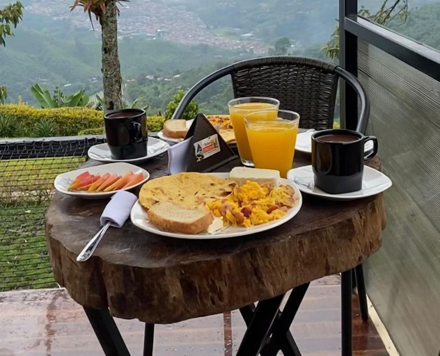 Food & Drinks 4, De las flores glamping, Jardín