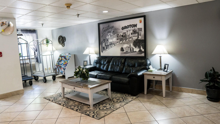 Public Area 3, Super 8 by Wyndham Groton, New London