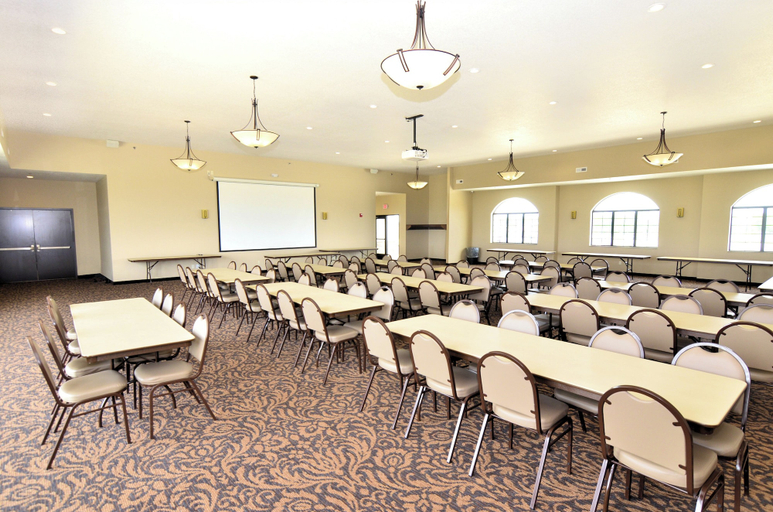Business Facilities 4, Cobblestone Inn & Suites - Holstein, Ida
