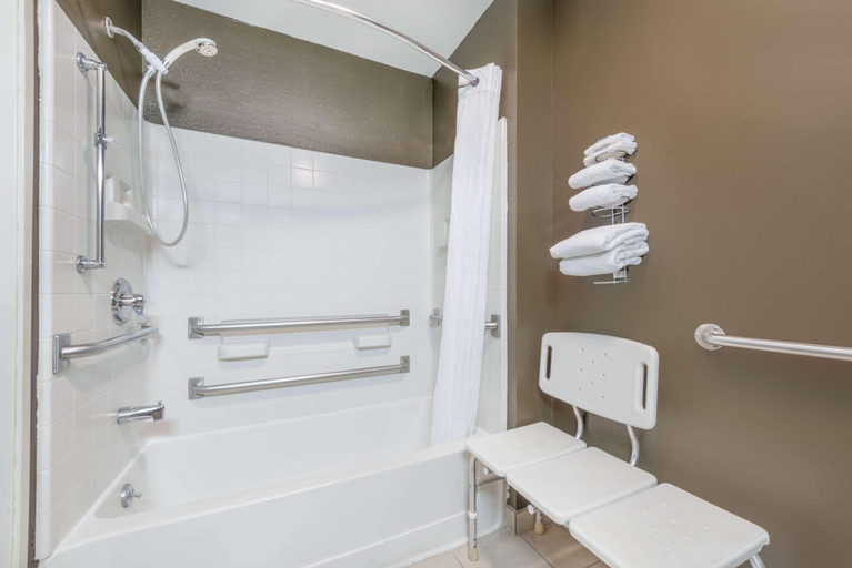 Bathroom 4, Super 8 by Wyndham Georgetown, Scott
