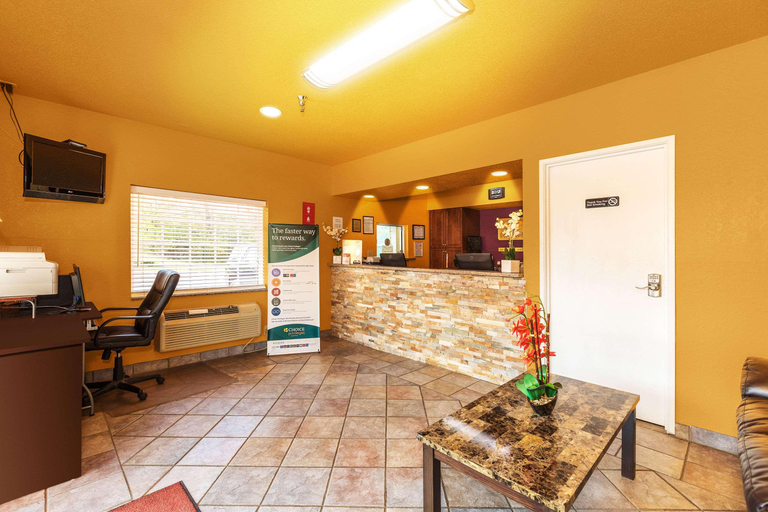 Public Area, Econo Lodge Southside, Floyd