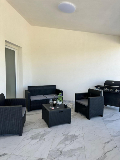 Facilities 5, Villa Genvic, Syracuse