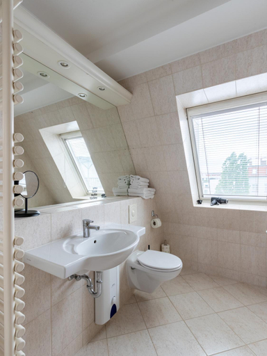 Bathroom 3, Flower´s Boardinghouse Mitte, Berlin