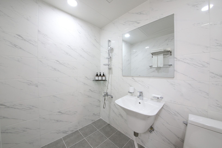 Bathroom 3, Highfere Hotel, Changwon