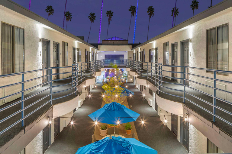 Exterior & Views