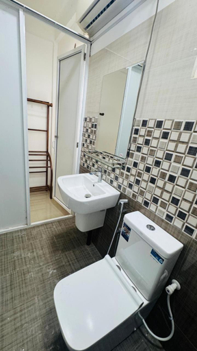Bathroom 3, Sunrise City Bliss, Sri Jayawardanapura Kotte