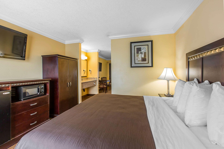 Bedroom 4, Quality Inn & Suites Bell Gardens-Los Angeles, Los Angeles
