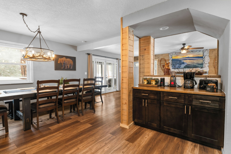 Food & Drinks, Sugarpine Retreat, San Bernardino