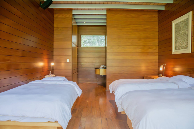 Room 3, w Elegant 5BR Home w Pool in Cieneguilla, Lima