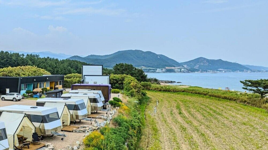 Others 3, Moraeal Pension, Pohang