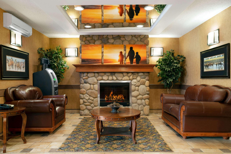 Public Area 2, Days Inn & Suites by Wyndham Strathmore, Division No. 5