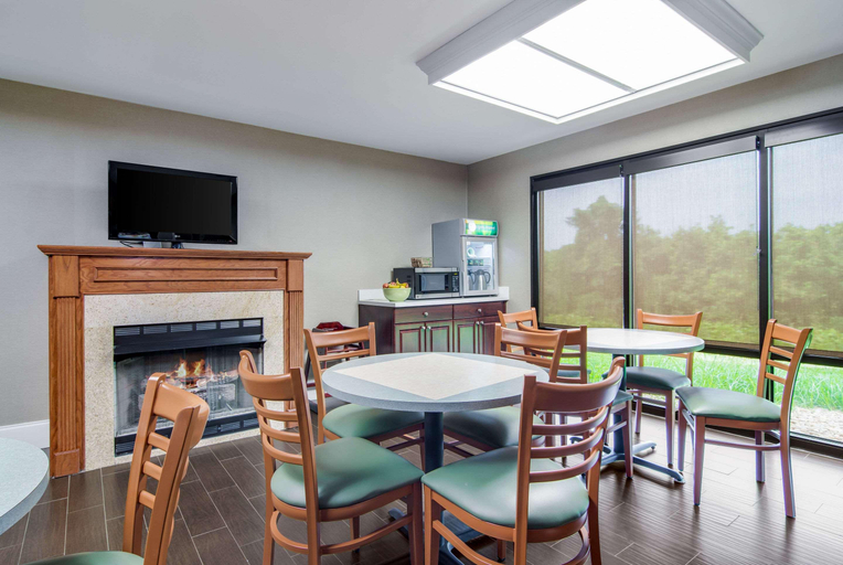 Food & Drinks 5, Quality Inn & Suites Canton Canton, Cherokee
