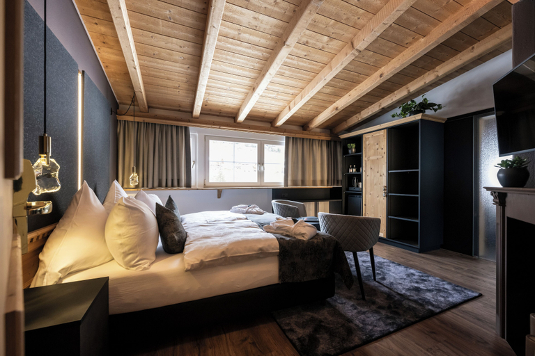 Bedroom 2, Alpstay - Hotel Acadia - Adults Only, Bolzano