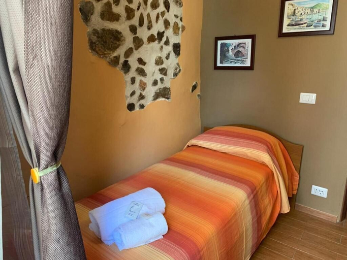 Bedroom 3, Casa cinema paradiso, Palermo