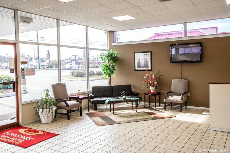Public Area 2, Rodeway Inn & Suites Wilmington North, New Hanover