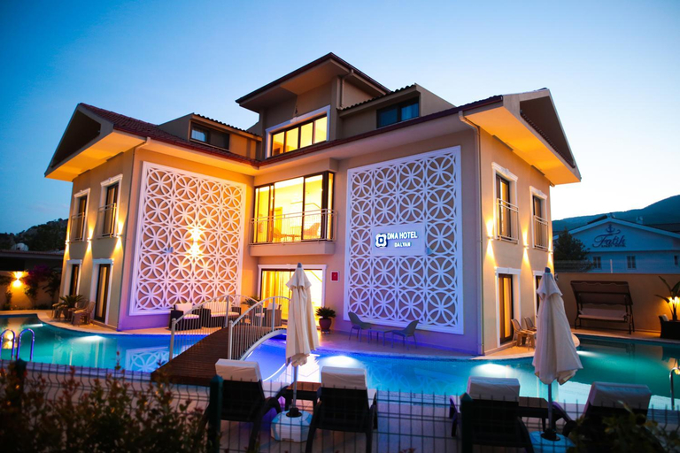 Exterior & Views