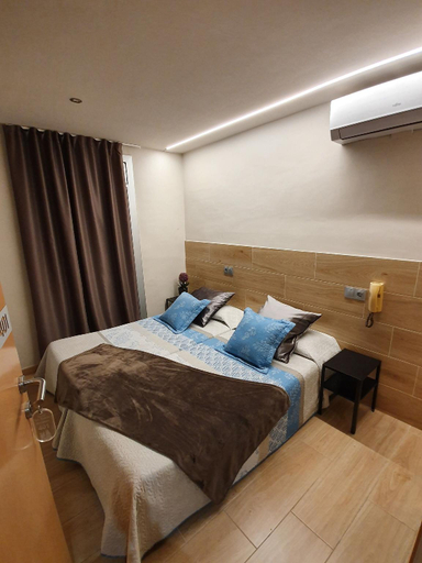 Bedroom 2, Pension San Ramon, Barcelona