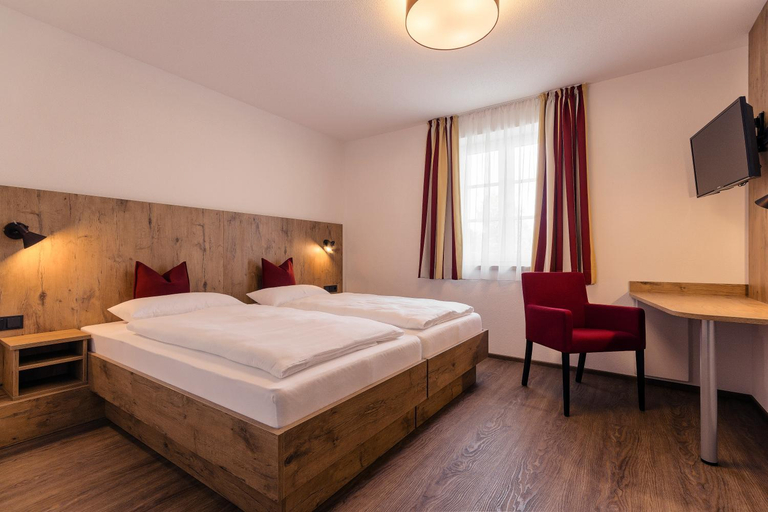 Bedroom 2, Brauerei Gaststatte Stierberg, Mühldorf am Inn