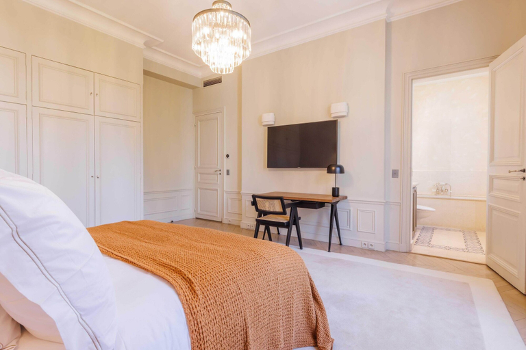 Room 3, Luxury Mansion With Garden in Heart of Neuilly, Hauts-de-Seine