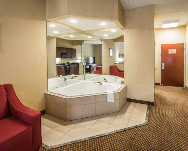 Bathroom 5, Comfort Inn & Suites Morganton, Burke