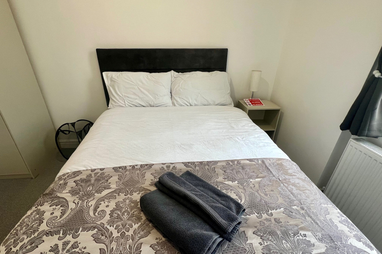 Room 3, Construction Crew Quarters:5brfree Wifi & Parking, Newcastle upon Tyne