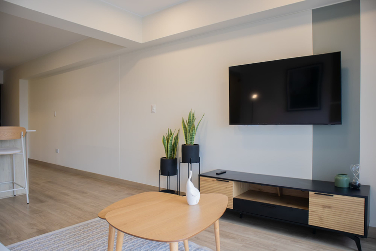 Room 4, w Charming 2BR w Balcony in Miraflores, Lima