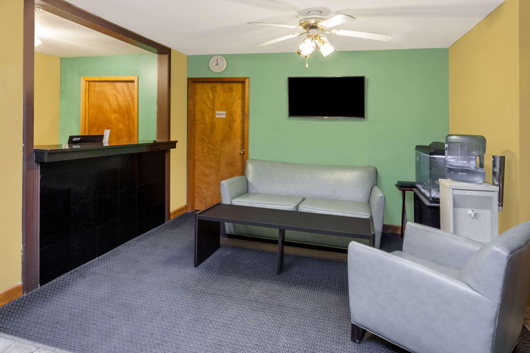 Public Area, Super 8 by Wyndham Stevensville/St. Joseph, Berrien