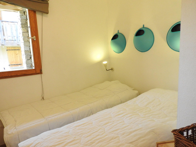 Bedroom 2, Chalet in La Norma near Ski Lift, Savoie