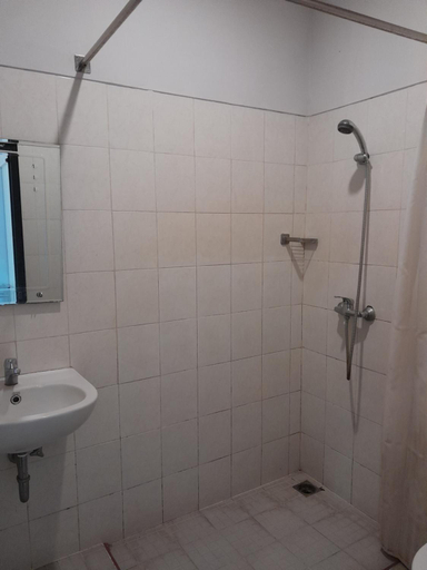 Bathroom 3, Dhyanapura 2 Hotel, Badung