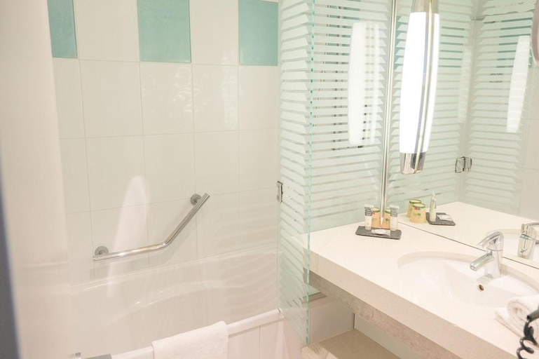Bathroom 4, Thalazur Carnac, Morbihan