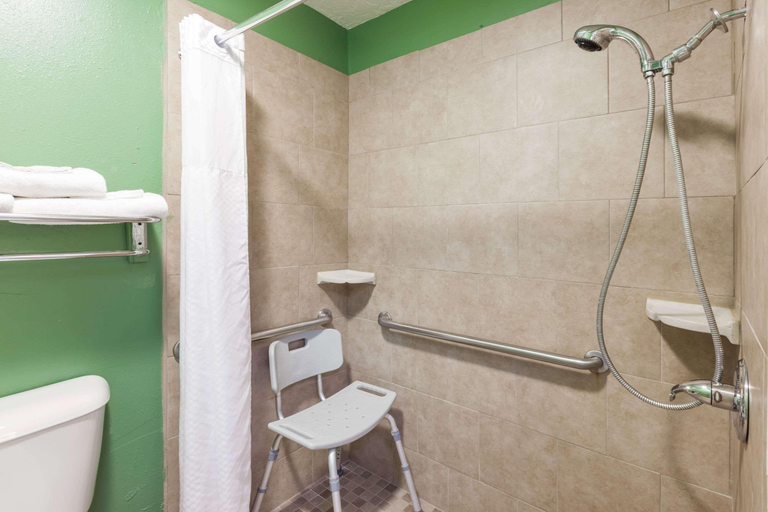 Bathroom 3, Super 8 by Wyndham Chickasha, Grady