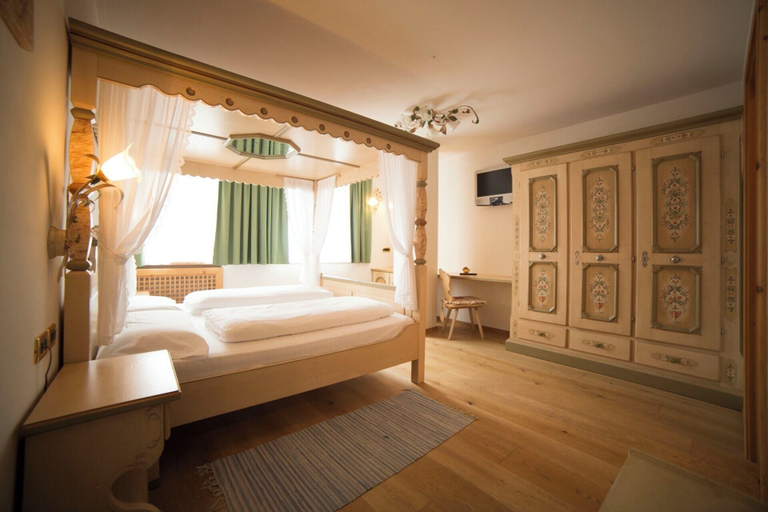 Bedroom 3, Design Chalet Zirm - Check-in at Olympia Hotel, Belluno