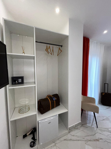 Others 5, Savior Deluxe Rooms, Napoli