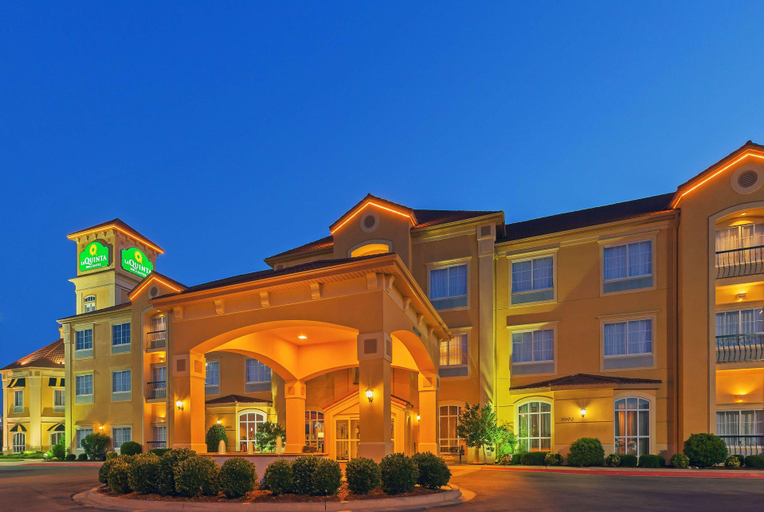 Exterior & Views 5, La Quinta Inn & Suites Quail Springs, Oklahoma
