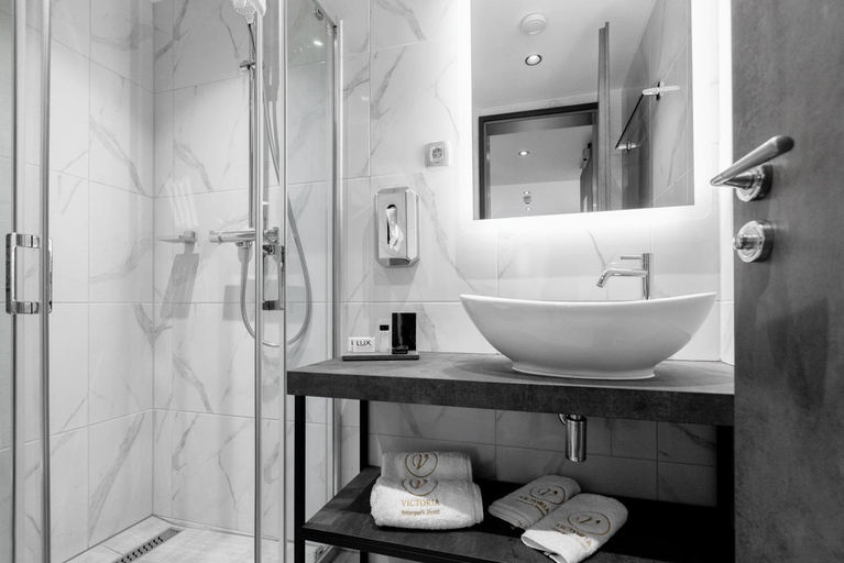 Bathroom 5, Victoria Interpark Hotel, Südliche Weinstraße