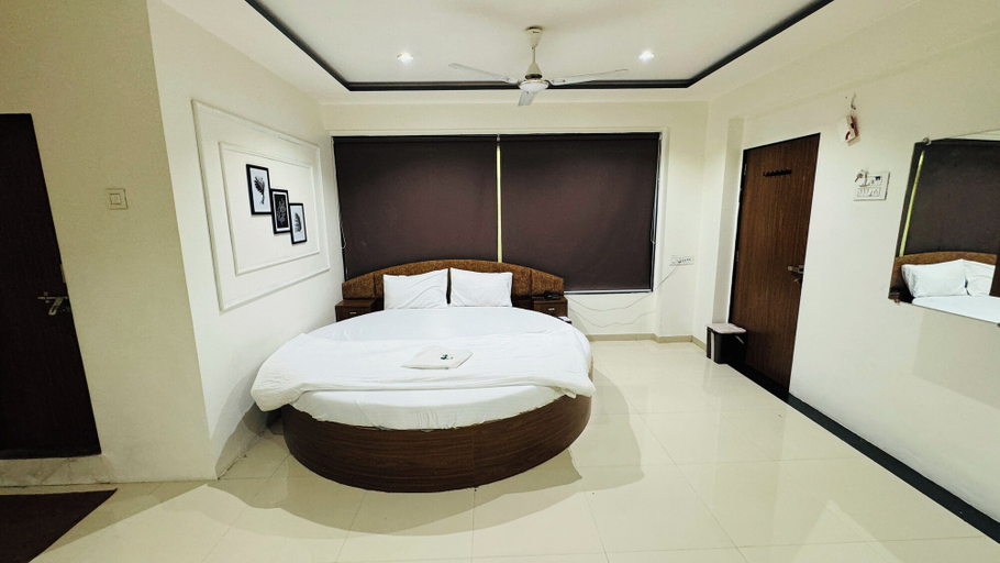 Others 4, Hotel Palladium, Surat
