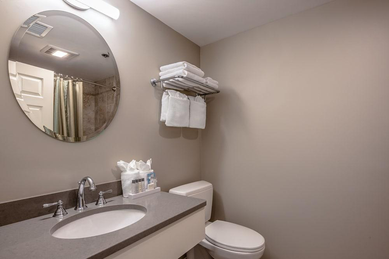 Bathroom 5, Chatham Wayside Inn, Barnstable