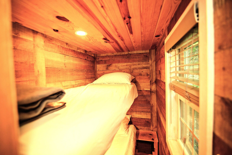 Bedroom 2, Americana Cabin, Pike