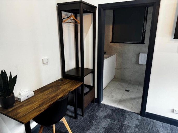 Others 5, The Hampden Suites, Wagga Wagga - Pt A