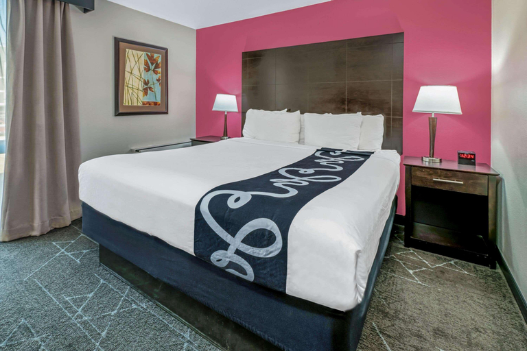 Bedroom 3, La Quinta Inn & Suites Dallas I-35, Dallas